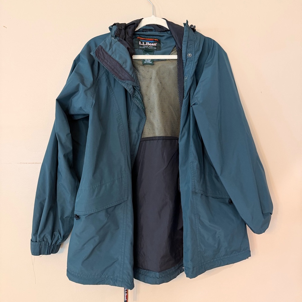 L.L. Bean Women's Outdoor rain Jacket - Black and Green